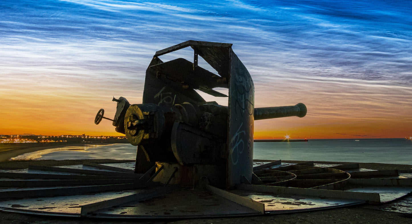 Noctilucent clouds at the Gun