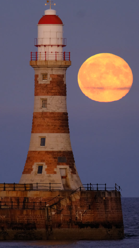 Moon Rise at roker pier