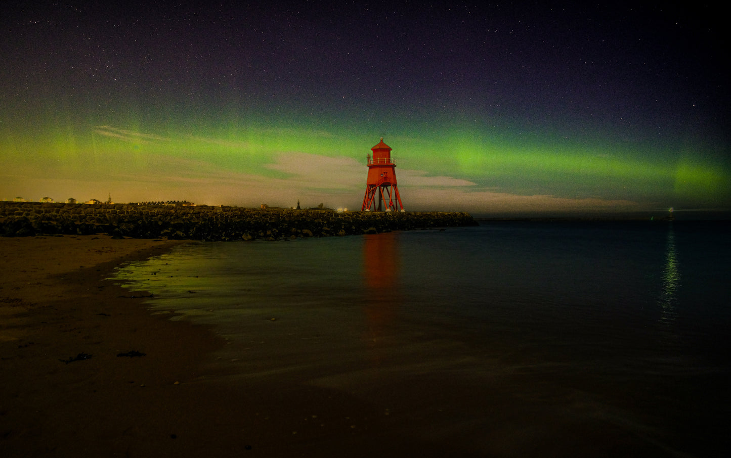 The Northern Lights at the Groyne