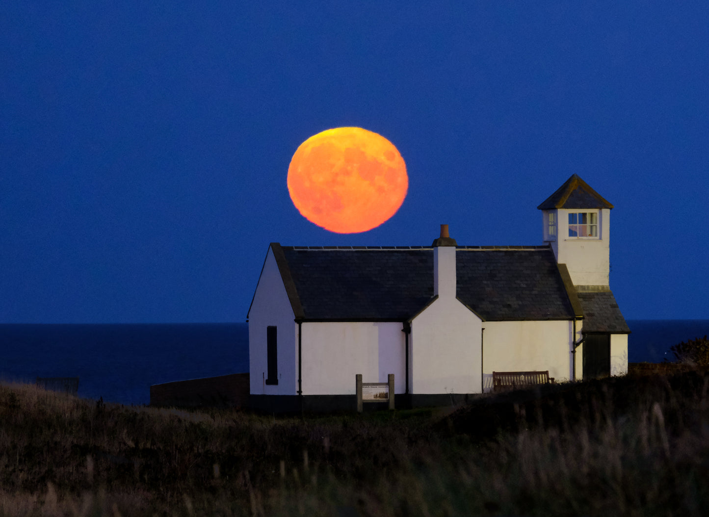 Moon rise at Seaton Sluice